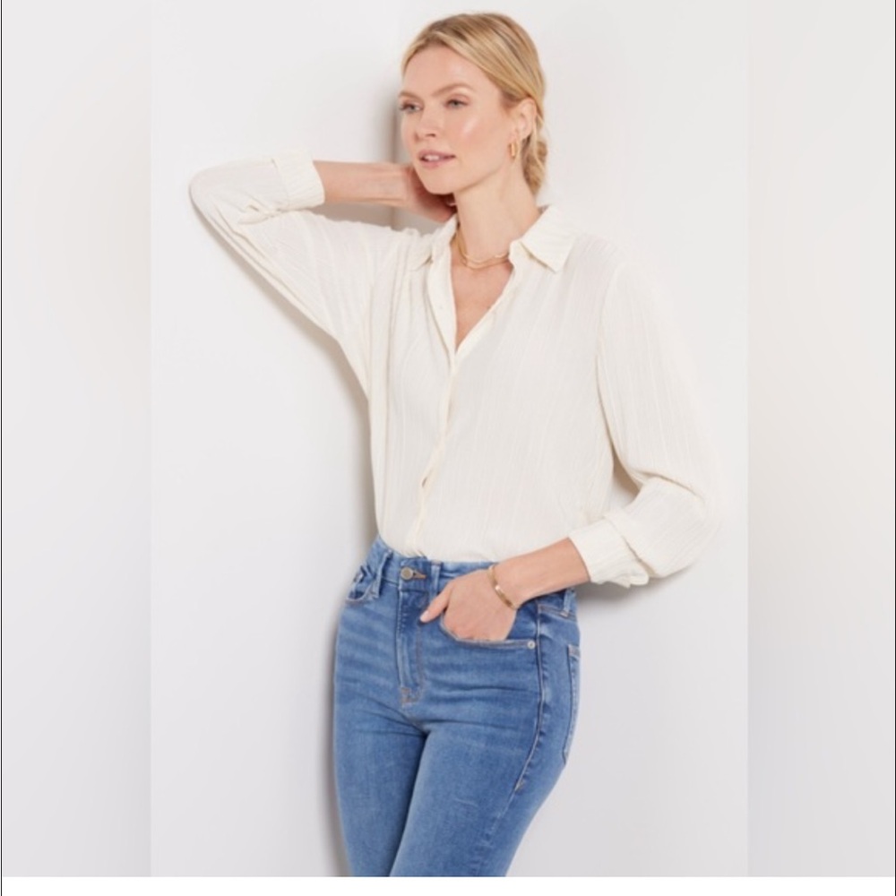 New With Tags Evereve Kylie Plisse Shirt Sz M